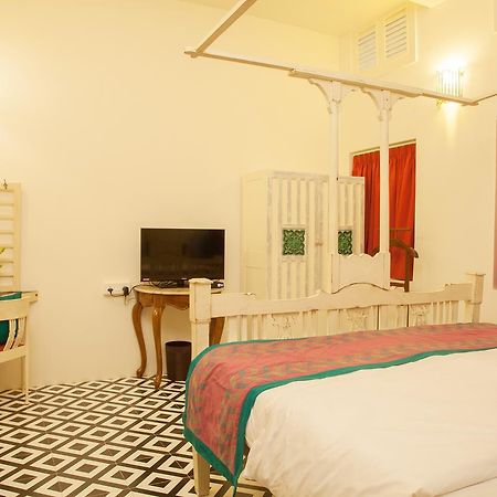 コルカタ The Ivy House Bed & Breakfast エクステリア 写真